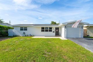8440 NW 11th Ct, Pembroke Pines, FL 33024