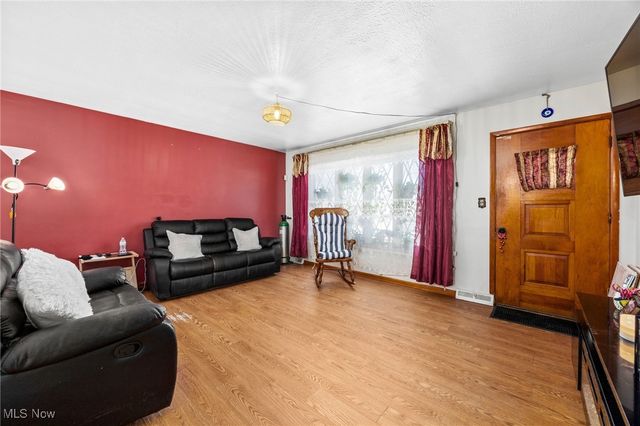 1115 Birch Lane, Cleveland, OH 44109