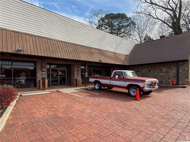 11 S Grove Street, Dahlonega, GA 30533