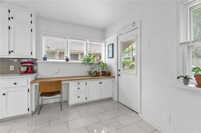 5445 Holmes Street, Kansas City, MO 64110