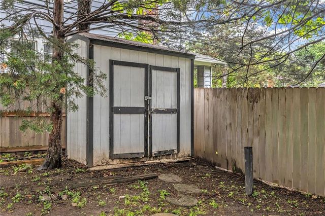 5445 Holmes Street, Kansas City, MO 64110