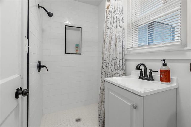 5445 Holmes Street, Kansas City, MO 64110