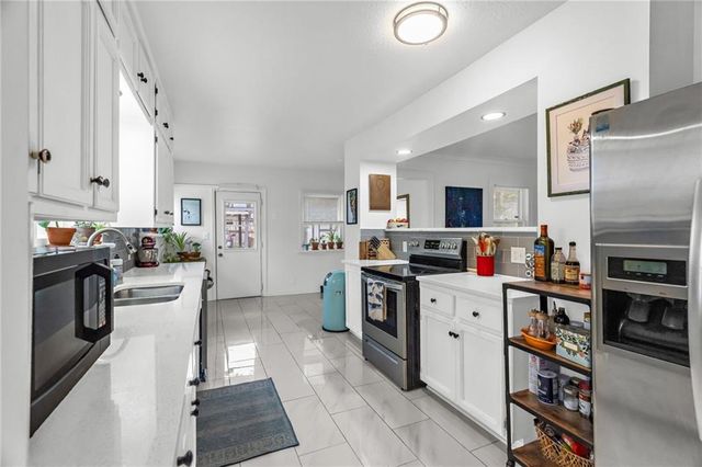 5445 Holmes Street, Kansas City, MO 64110