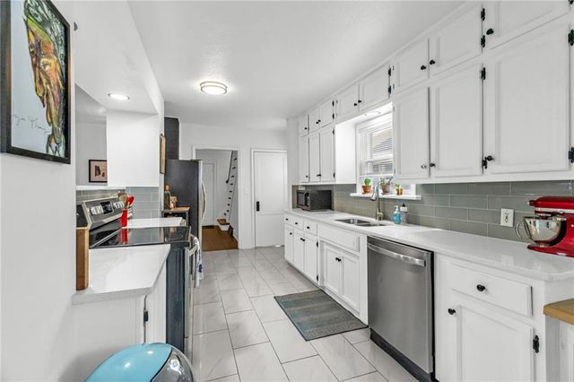 5445 Holmes Street, Kansas City, MO 64110