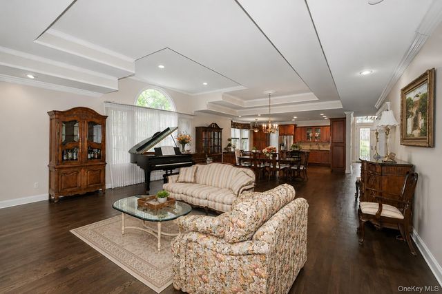 398 Altessa Boulevard, Melville, NY 11747