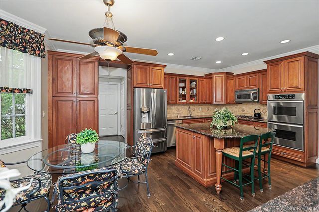 398 Altessa Boulevard, Melville, NY 11747