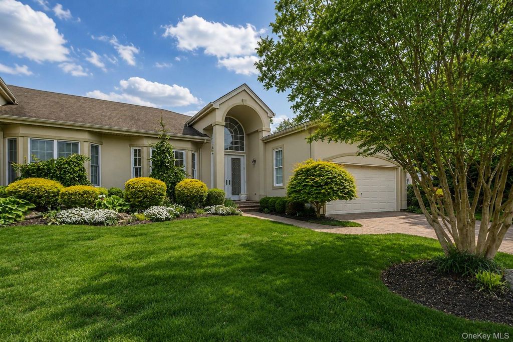 398 Altessa Boulevard, Melville, NY 11747