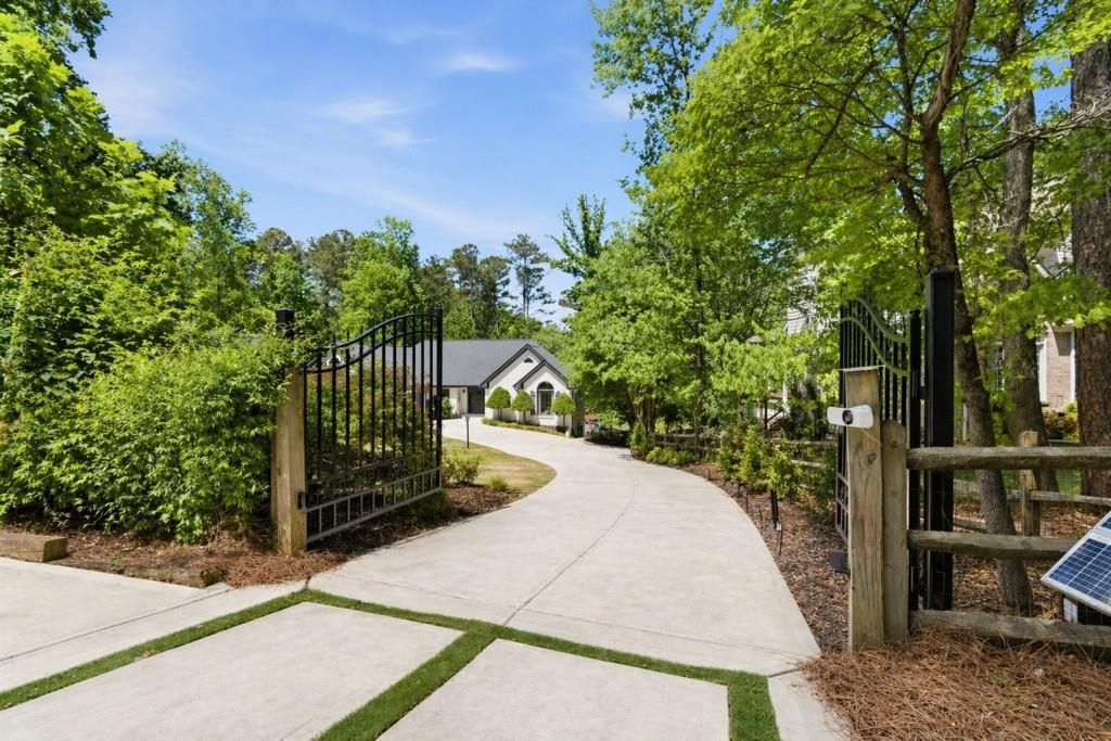 6422 Old Shadburn Ferry Road, Buford, GA 30518