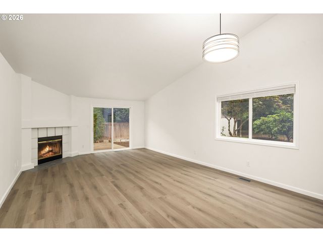 2038 Se Village Ct, Hillsboro, OR 97123
