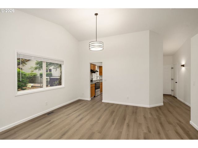 2038 Se Village Ct, Hillsboro, OR 97123