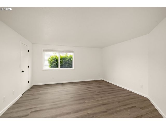 2038 Se Village Ct, Hillsboro, OR 97123