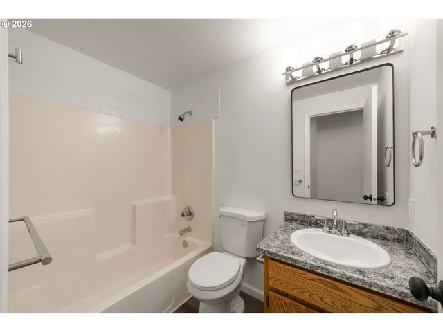 2038 Se Village Ct, Hillsboro, OR 97123