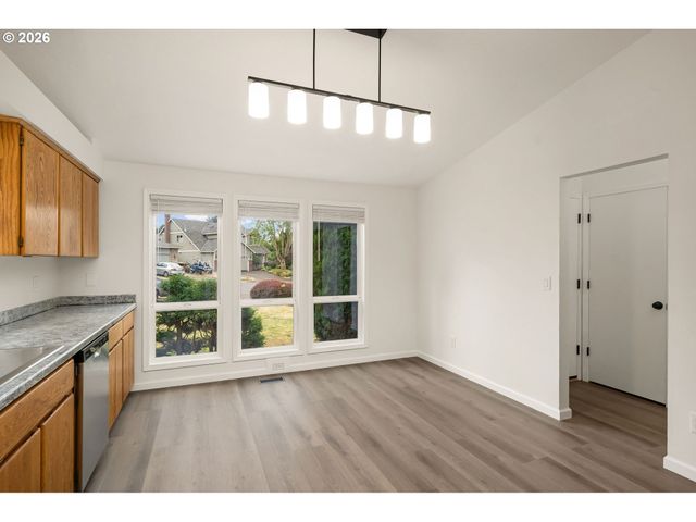 2038 Se Village Ct, Hillsboro, OR 97123