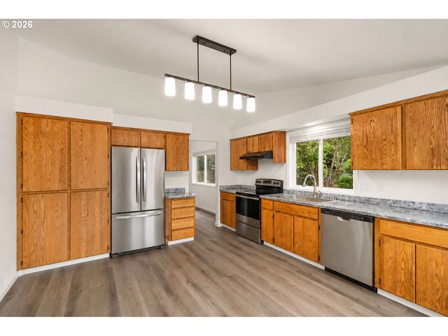 2038 Se Village Ct, Hillsboro, OR 97123