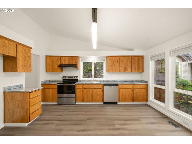 2038 Se Village Ct, Hillsboro, OR 97123