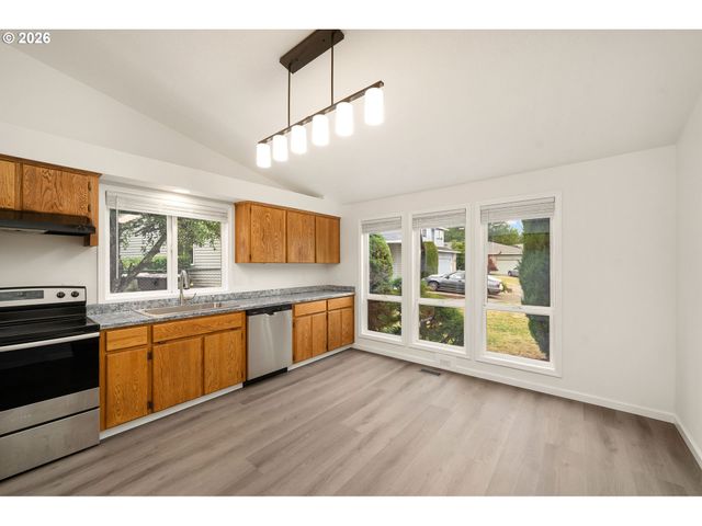 2038 Se Village Ct, Hillsboro, OR 97123