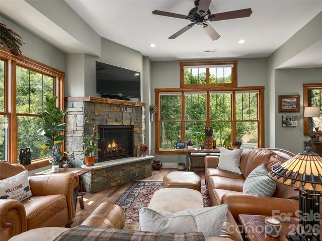 95 Merrills Chase Road, Asheville, NC 28803