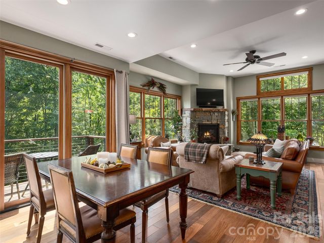 95 Merrills Chase Road, Asheville, NC 28803