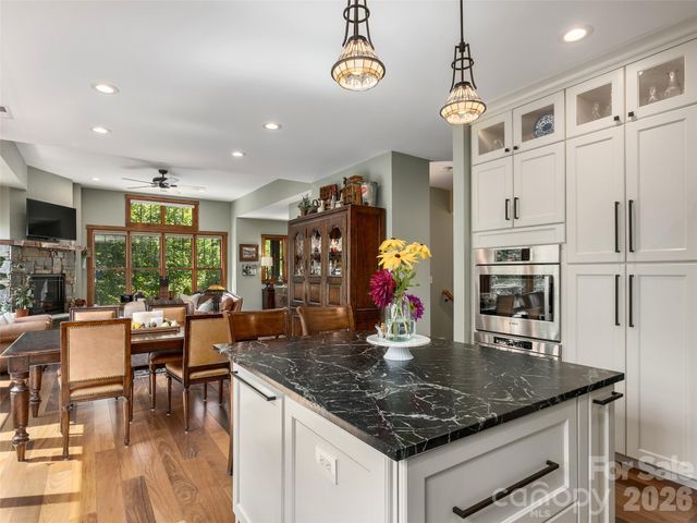 95 Merrills Chase Road, Asheville, NC 28803