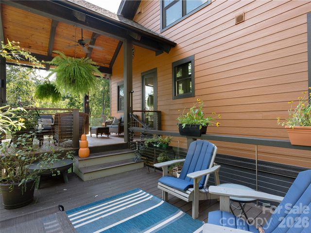 95 Merrills Chase Road, Asheville, NC 28803