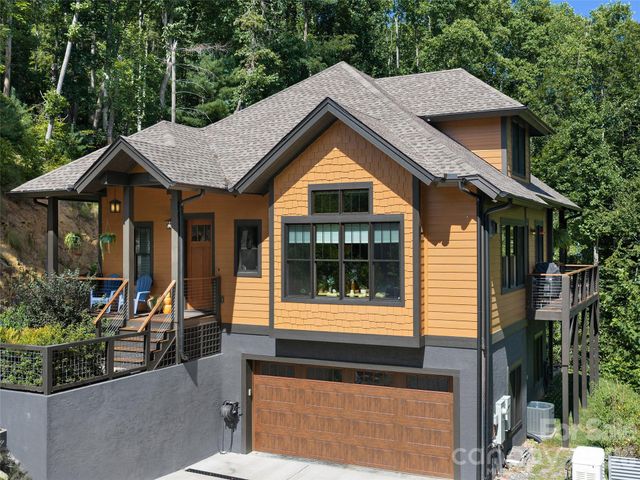 95 Merrills Chase Road, Asheville, NC 28803