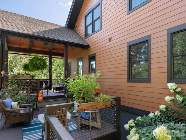 95 Merrills Chase Road, Asheville, NC 28803