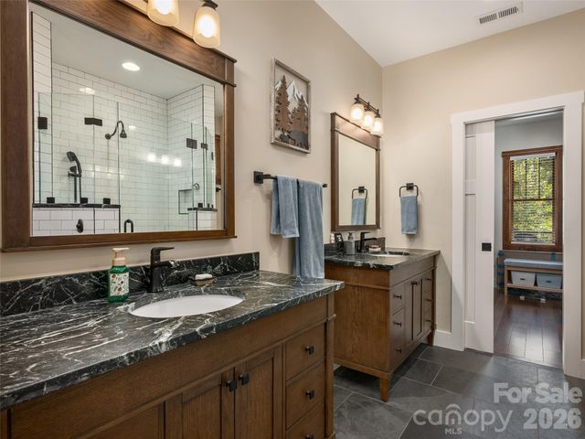 95 Merrills Chase Road, Asheville, NC 28803