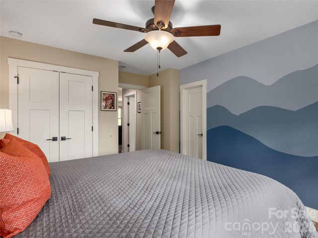 95 Merrills Chase Road, Asheville, NC 28803