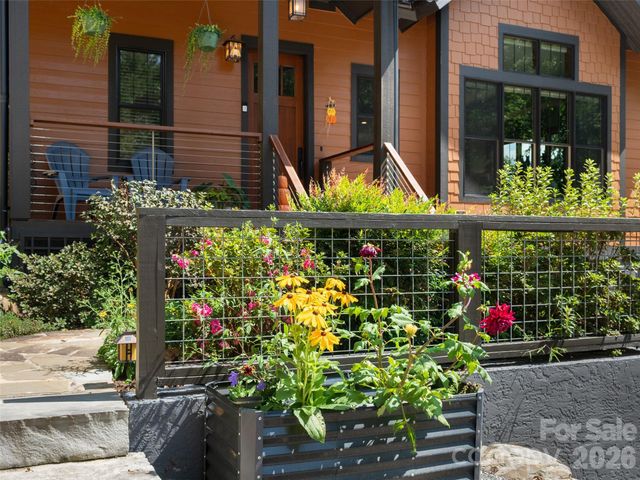95 Merrills Chase Road, Asheville, NC 28803