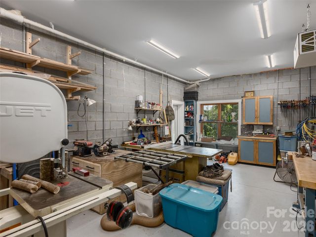 95 Merrills Chase Road, Asheville, NC 28803