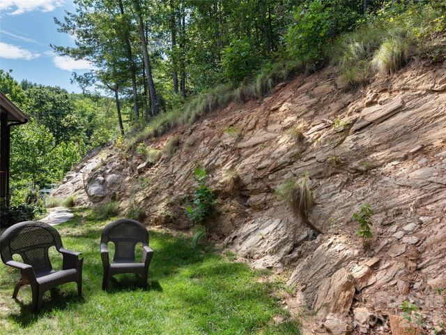 95 Merrills Chase Road, Asheville, NC 28803