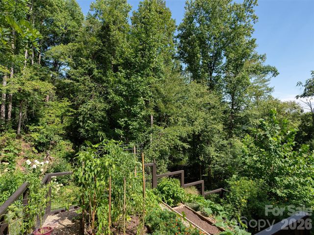 95 Merrills Chase Road, Asheville, NC 28803