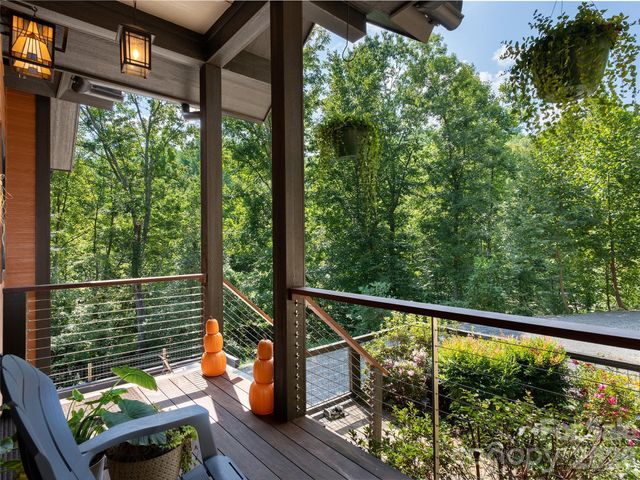 95 Merrills Chase Road, Asheville, NC 28803