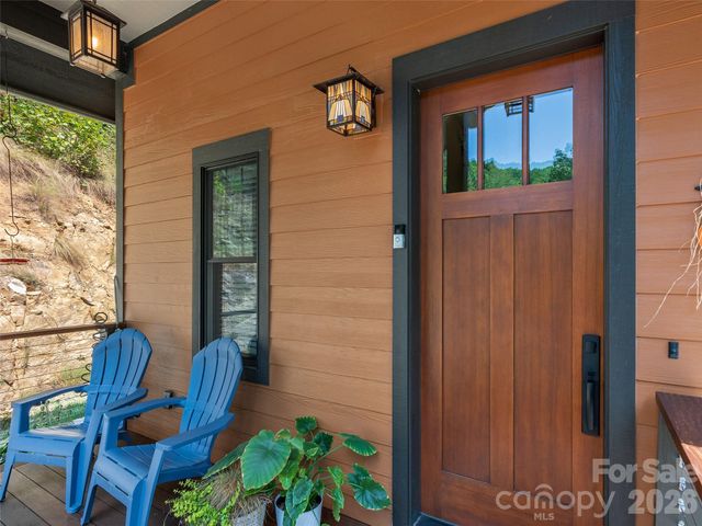 95 Merrills Chase Road, Asheville, NC 28803
