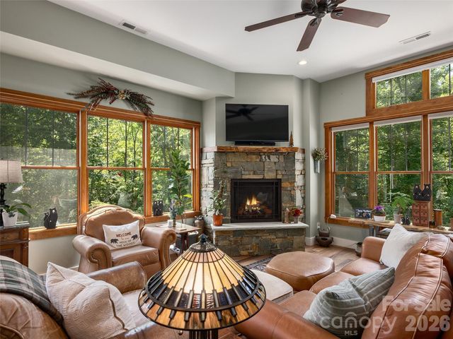 95 Merrills Chase Road, Asheville, NC 28803