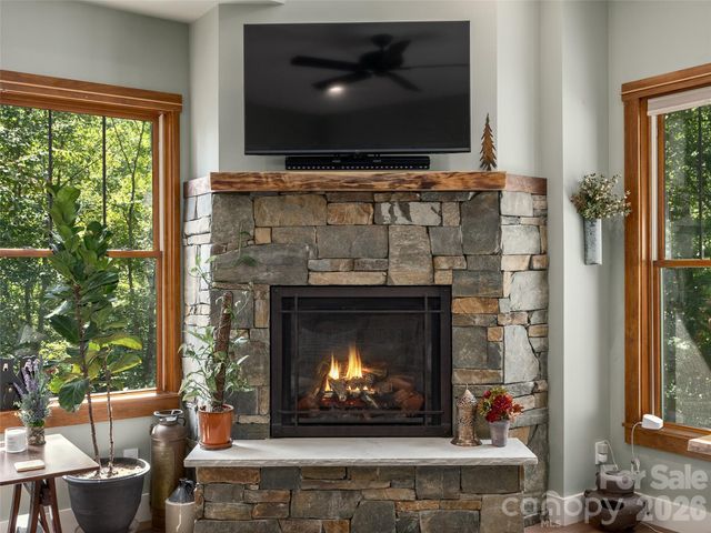 95 Merrills Chase Road, Asheville, NC 28803
