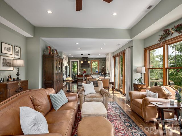 95 Merrills Chase Road, Asheville, NC 28803