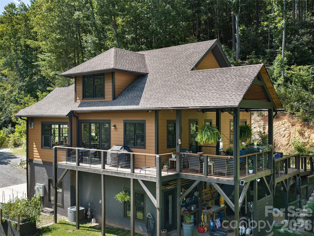 95 Merrills Chase Road, Asheville, NC 28803