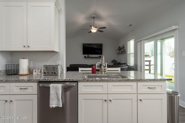 610 Bright Harvest Drive, Maysville, NC 28555