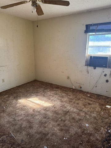 503 Hill ST, Smithville, TX 78957