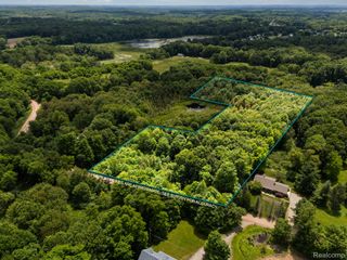 00 Brighton, Howell, MI 48843