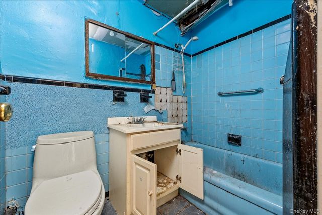 3768 Laconia Avenue, Bronx, NY 10469