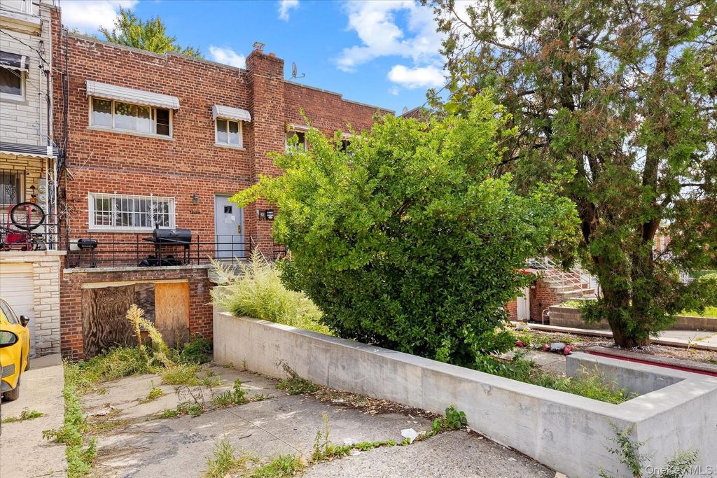 3768 Laconia Avenue, Bronx, NY 10469 — exterior