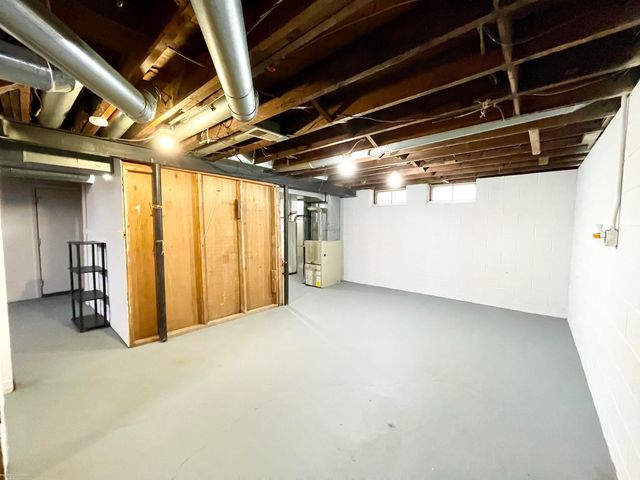 12531 Common Road, Warren, MI 48093