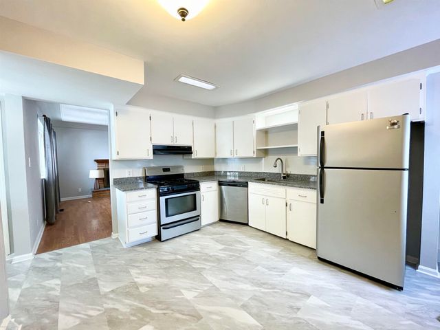 12531 Common Road, Warren, MI 48093