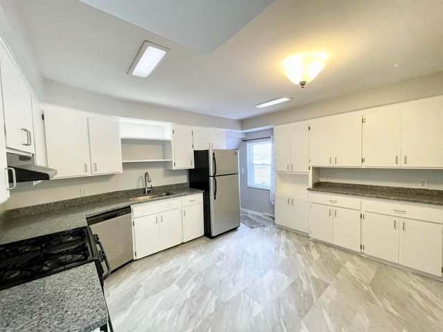 12531 Common Road, Warren, MI 48093