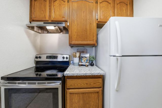 39931 Cedar Boulevard 305, Newark, CA 94560