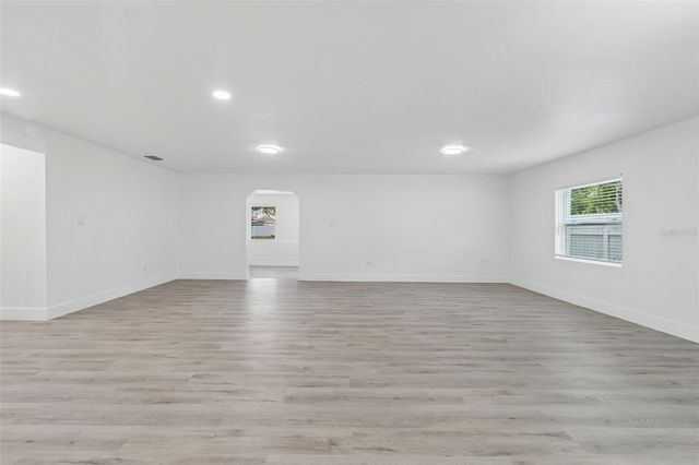 7906 N FREMONT AVENUE, Tampa, FL 33604