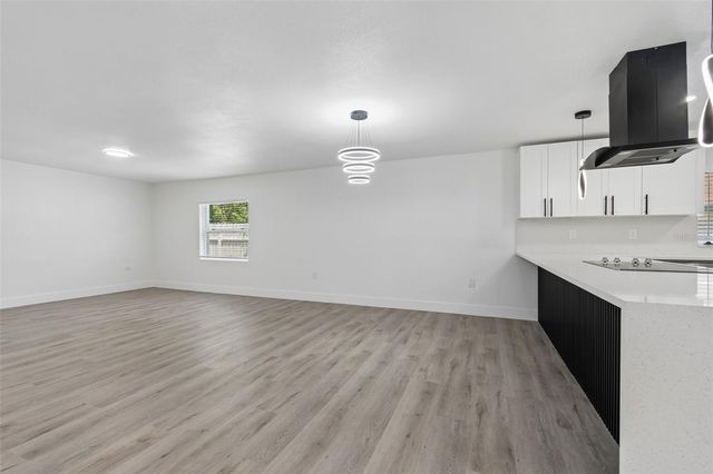 7906 N FREMONT AVENUE, Tampa, FL 33604