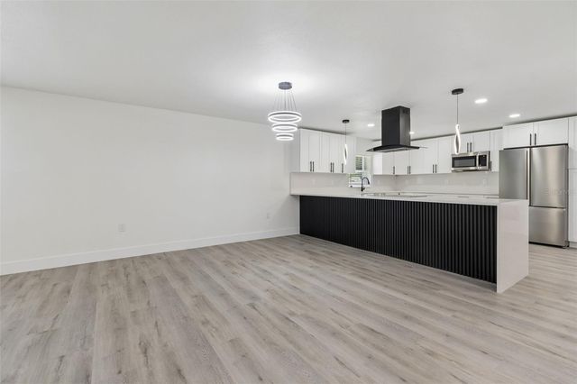 7906 N FREMONT AVENUE, Tampa, FL 33604